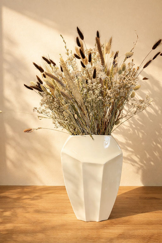 Witte Light & Living vaas met neutrale droogbloemen | Edinburg